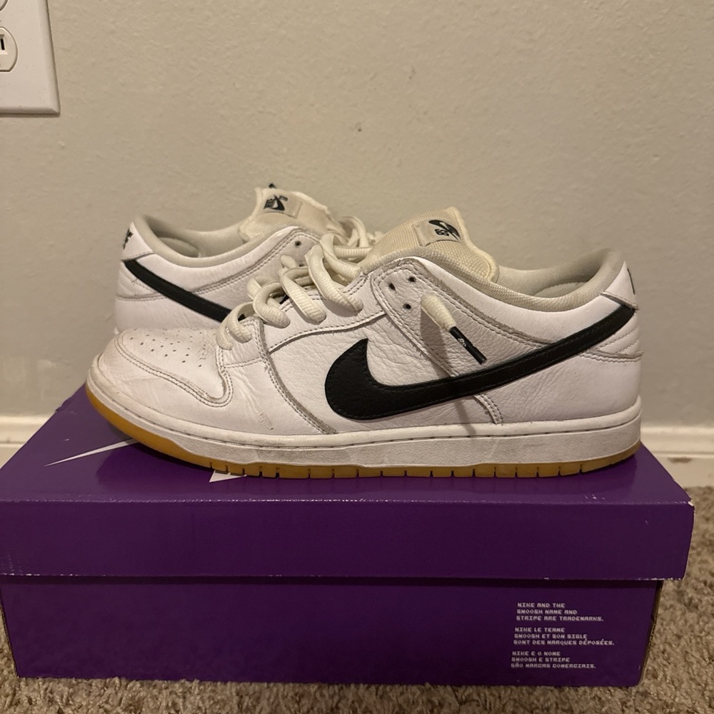Nike White and Black Low-Top Sneakers